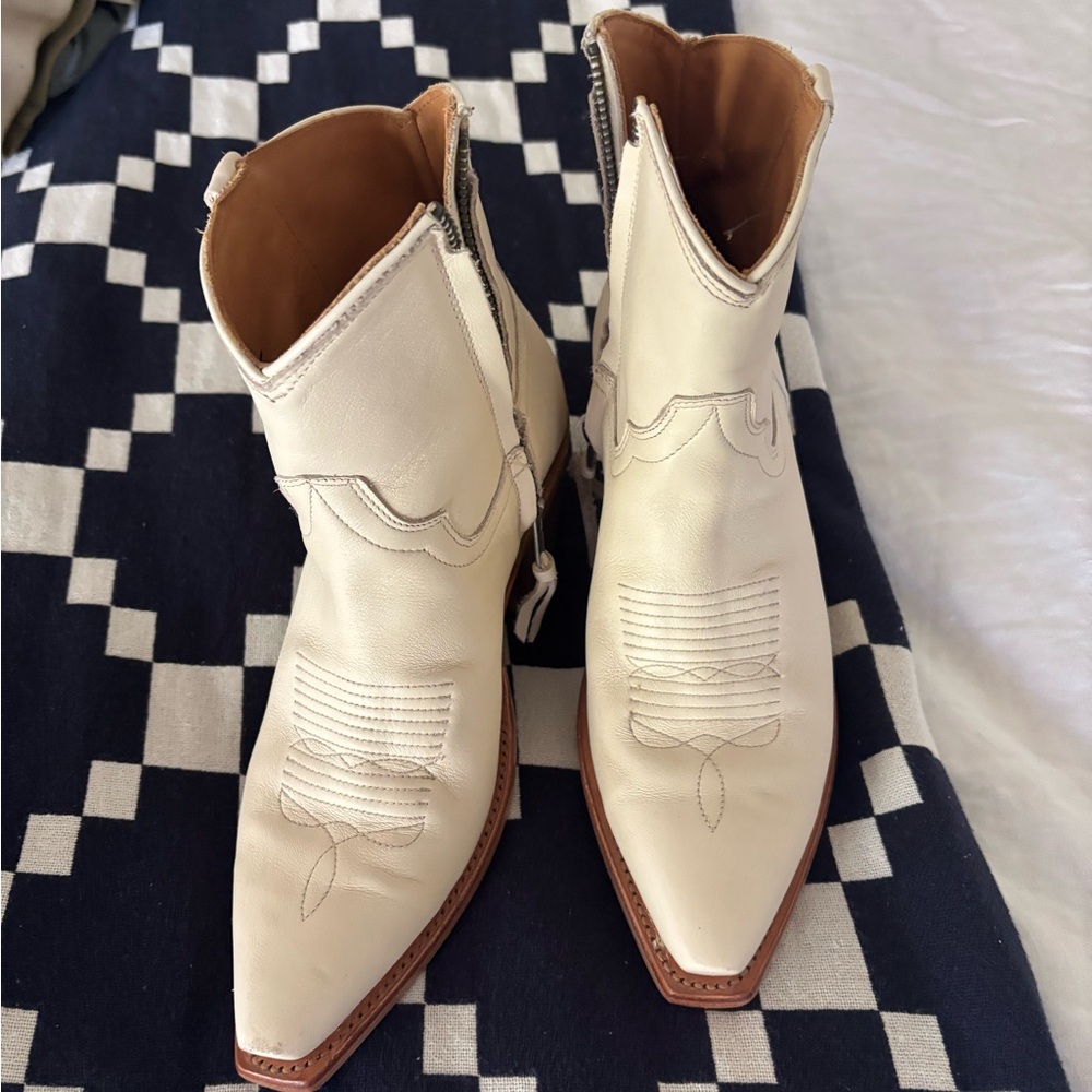 Tecovas Daisy Boot in White - Picture 2 of 4